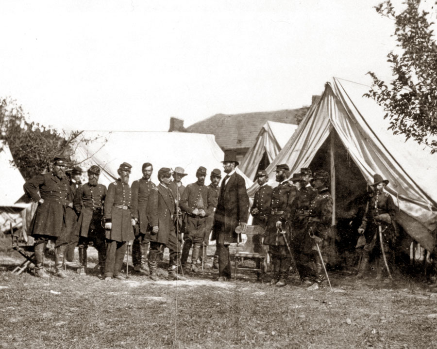 Abraham-Lincoln-with-Soldiers